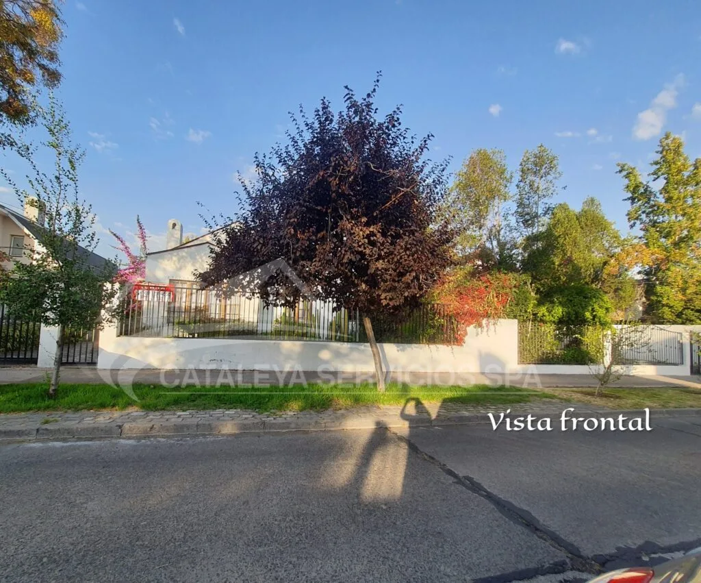 Hermosa Casa en Venta Ideal Para Familias Numerosas-Roberto del Río 2040. Providencia (UF 18.800)